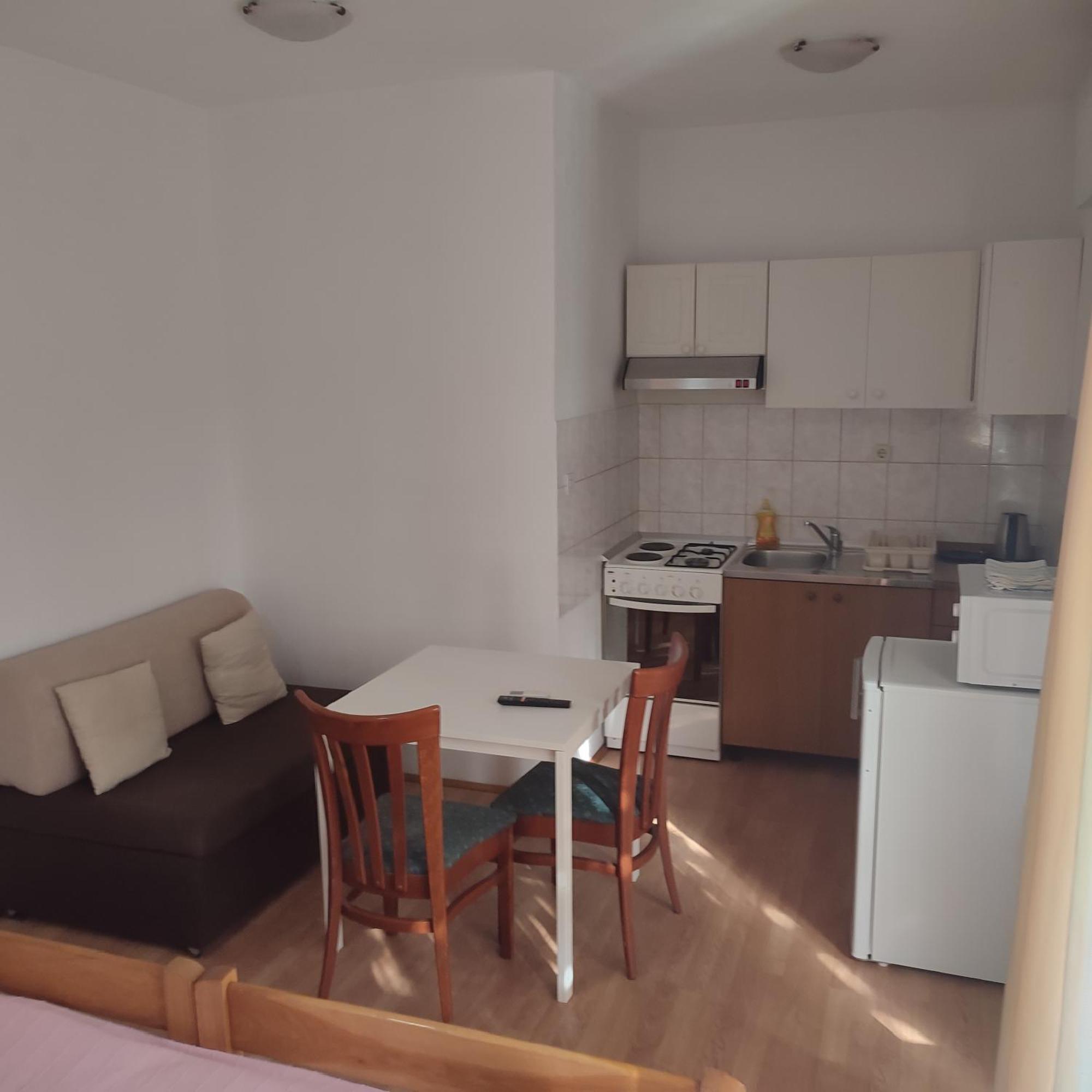 Apartmani Ledenko Kastela Luaran gambar
