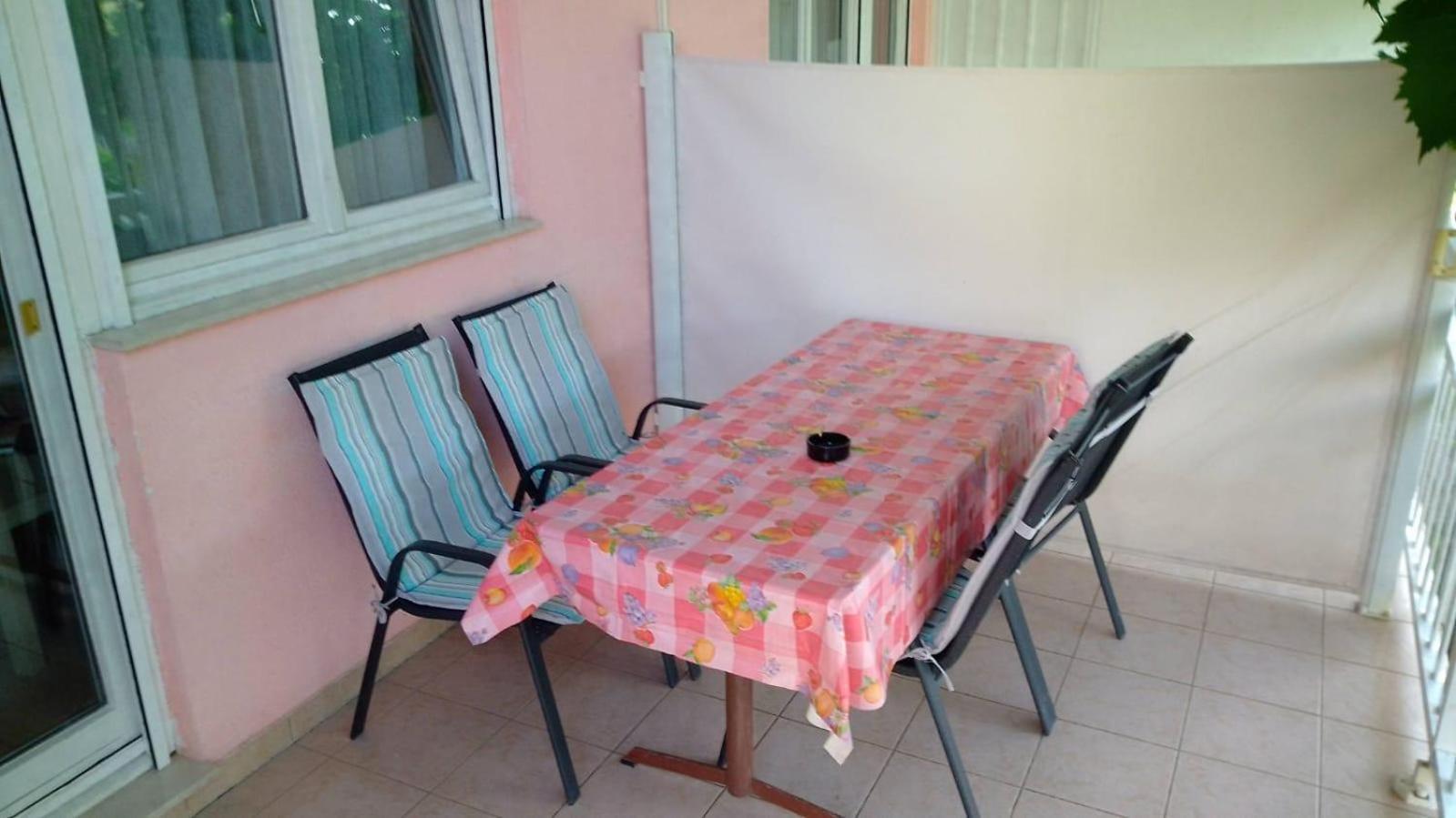 Apartmani Ledenko Kastela Luaran gambar