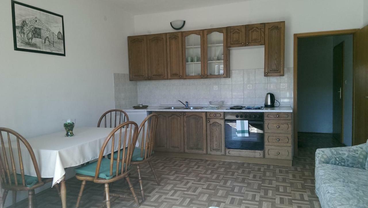Apartmani Ledenko Kastela Luaran gambar