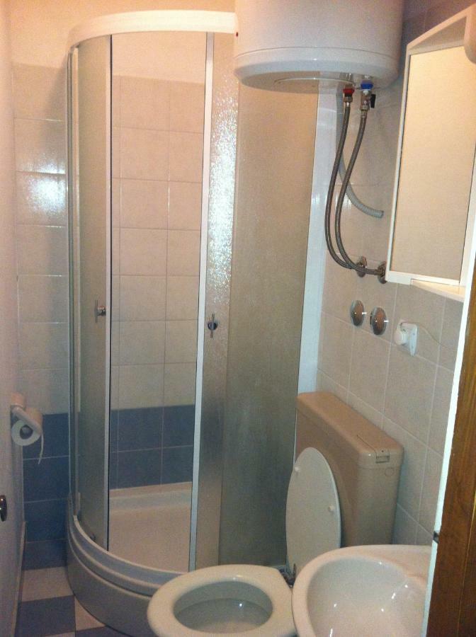 Apartmani Ledenko Kastela Luaran gambar